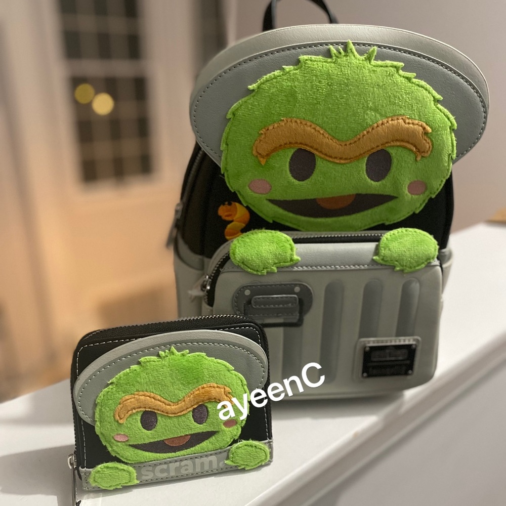 Loungefly Sesame Street : Oscar the Grouch SET of backpack and wallet